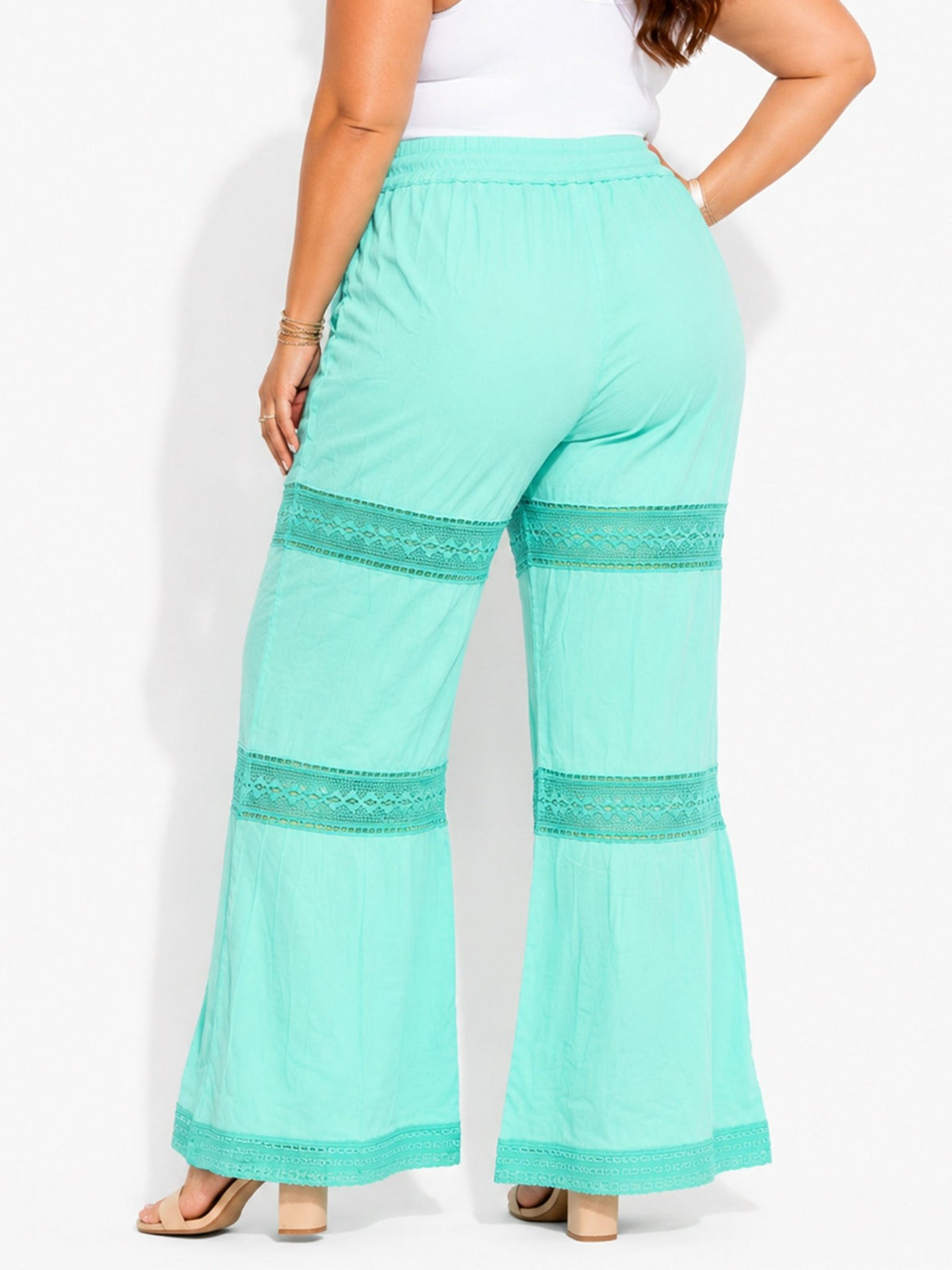 Plus Size Women's Linen-Blend Wide-Leg Cargo Pants - Label Shopper