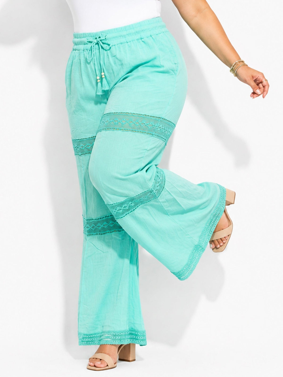 Plus Size Women's Linen-Blend Wide-Leg Cargo Pants - Label Shopper