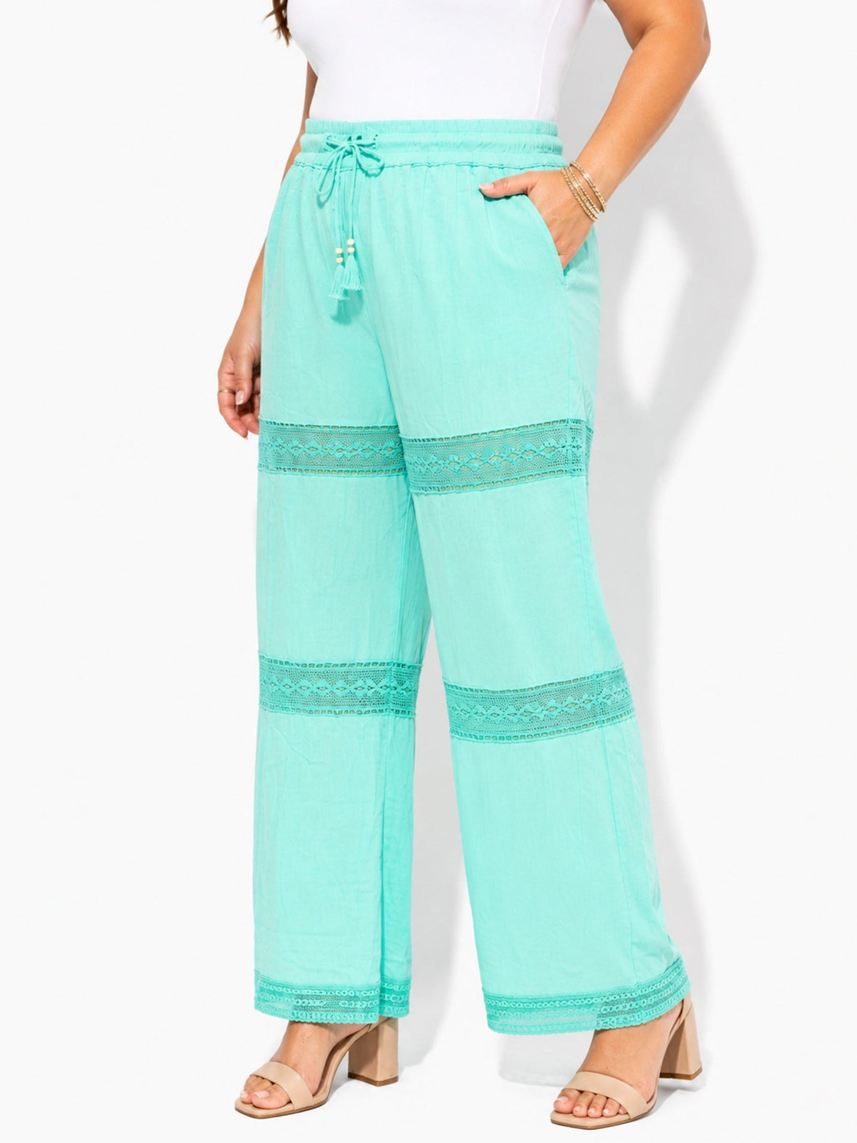 Plus Size Women's Linen-Blend Wide-Leg Cargo Pants - Label Shopper